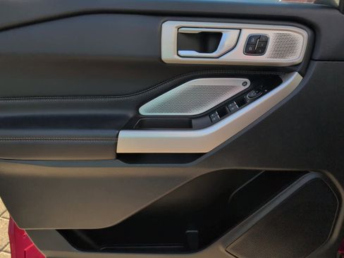 Used 2023 Ford Explorer Limited w/ Limited Technology Package image 16