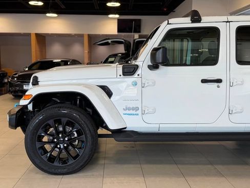 Used 2022 Jeep Wrangler Unlimited Sahara w/ Cold Weather Group AWD/4WD image 8
