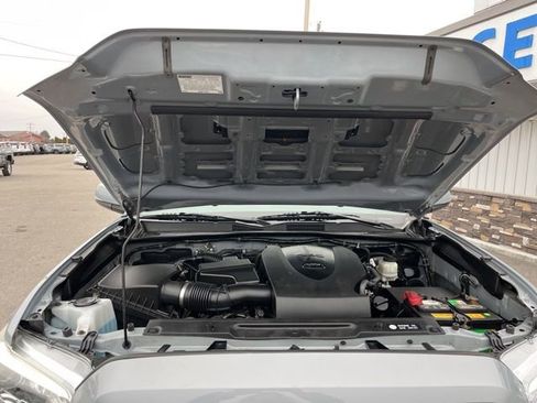 Used 2019 Toyota Tacoma TRD Sport w/ Technology Package image 32