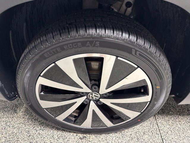 Used 2024 Volkswagen Taos SE FWD image 4