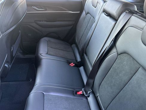 New 2026 Jeep Grand Cherokee Altitude image 9