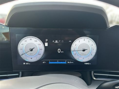 Used 2024 Hyundai Elantra SEL image 11