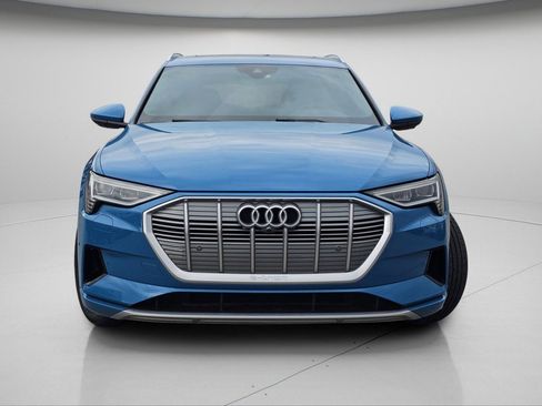Used 2019 Audi e-tron Prestige w/ Prestige Package image 3