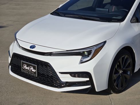 Used 2025 Toyota Corolla SE image 10
