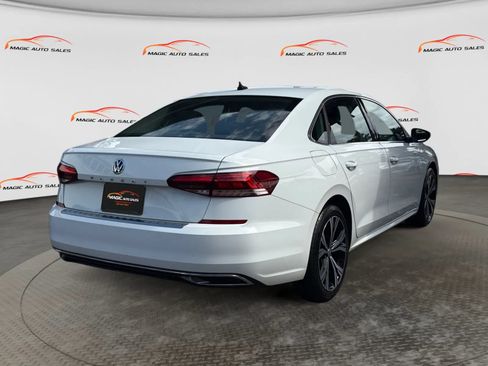 Used 2022 Volkswagen Passat 2.0T SE FWD image 10