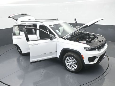 New 2025 Jeep Grand Cherokee Laredo RWD image 69