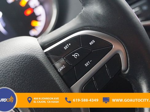 Used 2019 Jeep Grand Cherokee Altitude image 22