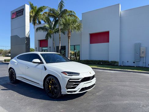 Used 2021 Lamborghini Urus image 1