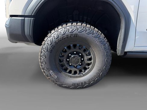 New 2026 GMC Sierra 2500 AT4X w/ AT4X AEV Edition AWD/4WD image 9