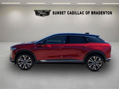 New 2026 Cadillac Optiq Luxury 2 image 43