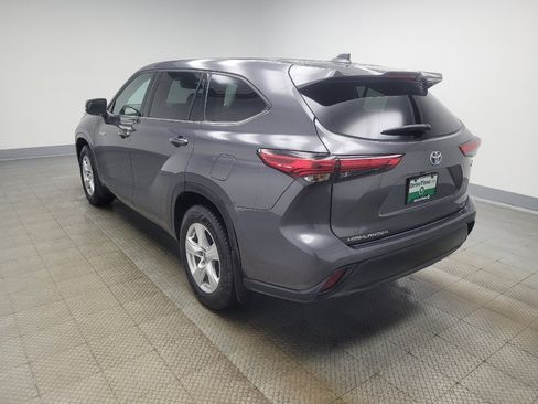 Used 2021 Toyota Highlander LE AWD/4WD image 3