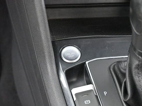 Used 2020 Volkswagen Tiguan SE w/ Panoramic Sunroof Package FWD image 21