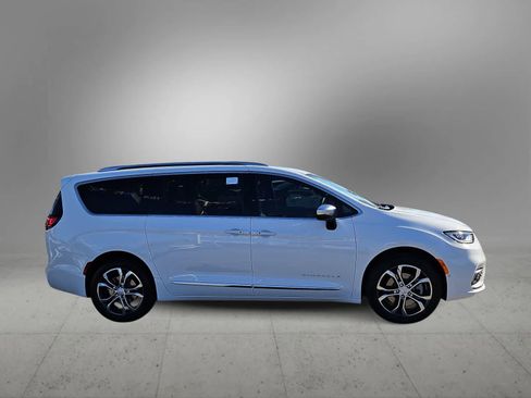 New 2026 Chrysler Pacifica Pinnacle image 9