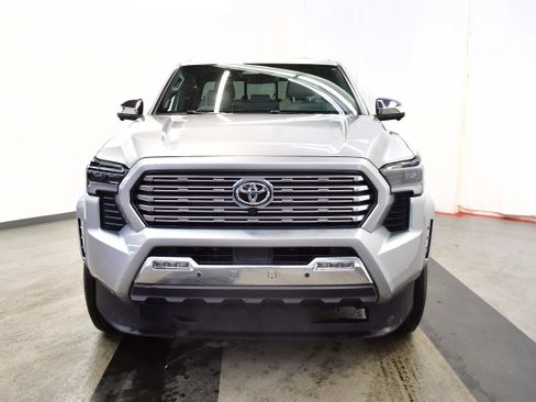 Used 2024 Toyota Tacoma Limited w/ Limited Package (LT) image 5