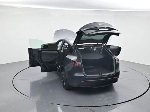 Used 2025 Tesla Model Y Long Range AWD/4WD image 42
