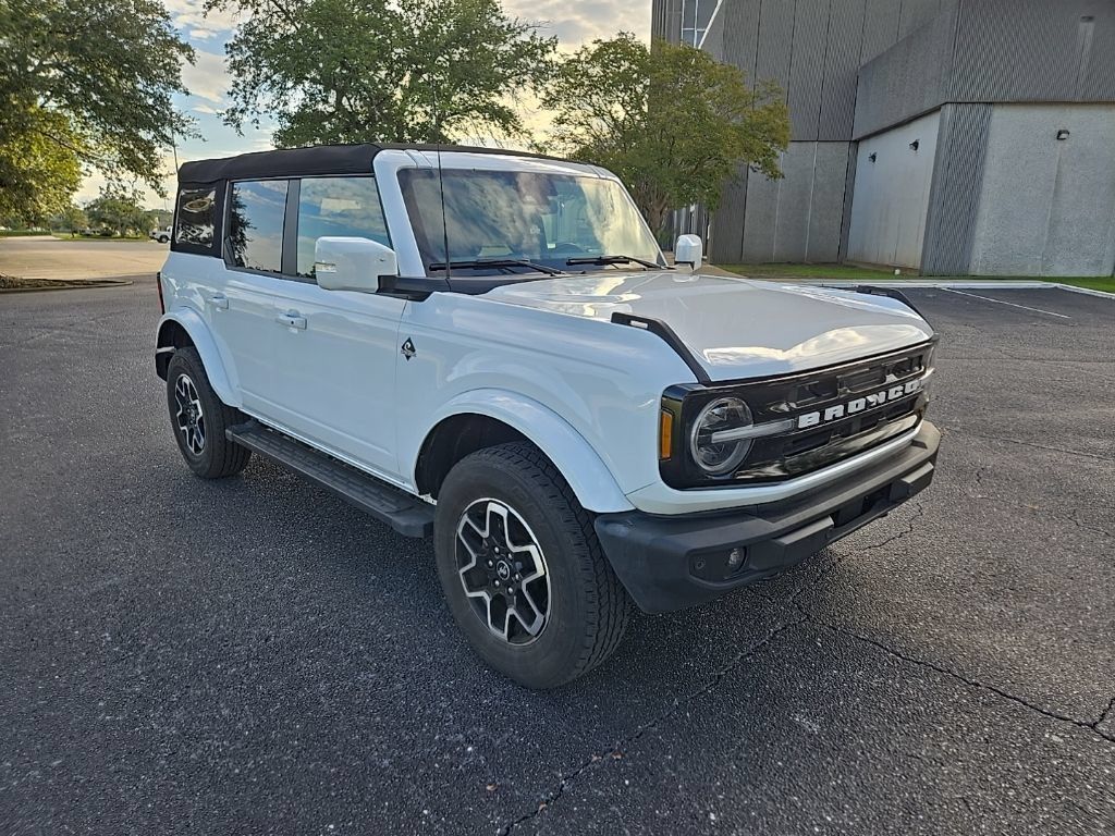 Used 2024 Ford Bronco Outer Banks AWD/4WD image 3
