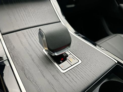 Used 2026 Land Rover Range Rover Velar Dynamic SE image 11