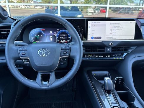 Used 2025 Toyota Crown Signia AWD/4WD image 14