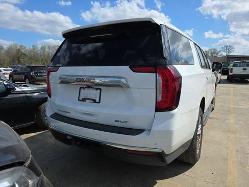 Used 2021 GMC Yukon XL SLT image 3