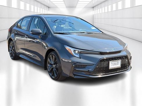 Used 2026 Toyota Corolla SE w/ SE Premium Package AWD/4WD image 3