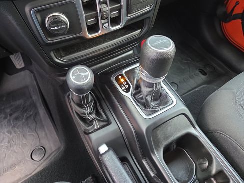 Used 2020 Jeep Gladiator Overland image 25