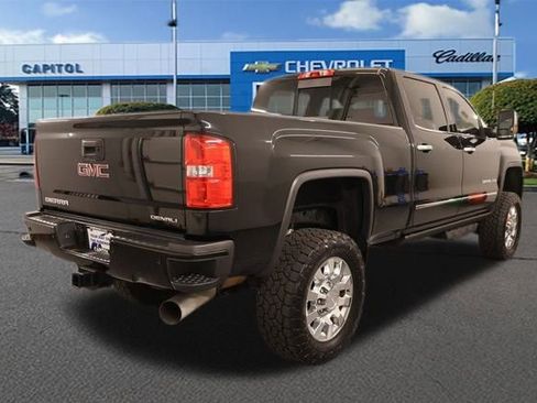 Used 2017 GMC Sierra 2500 Denali w/ Duramax Plus Package image 3