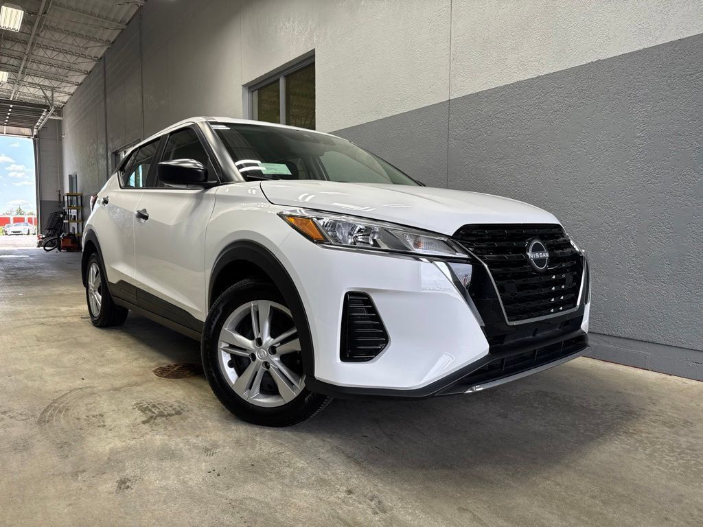Used 2025 Nissan Kicks Play S FWD image 2