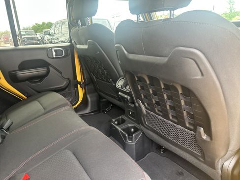 Used 2019 Jeep Wrangler Unlimited Rubicon w/ Cold Weather Group AWD/4WD image 29