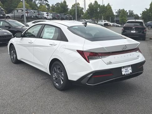 New 2026 Hyundai Elantra Hybrid FWD image 6