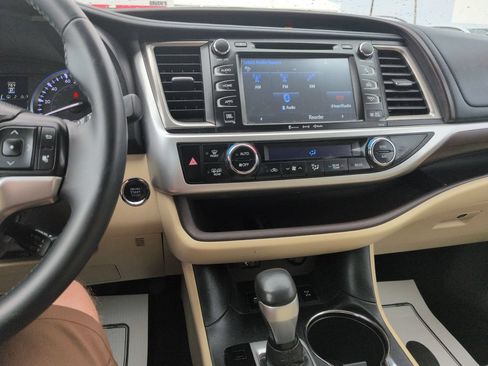 Used 2016 Toyota Highlander Limited AWD/4WD image 17