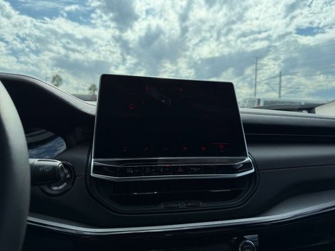 Used 2025 Jeep Compass Trailhawk image 21