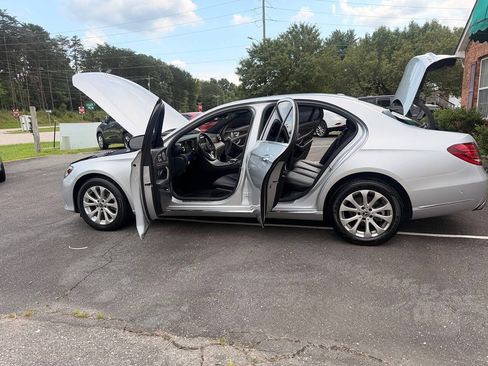 Used 2019 Mercedes-Benz E 300 4MATIC image 19