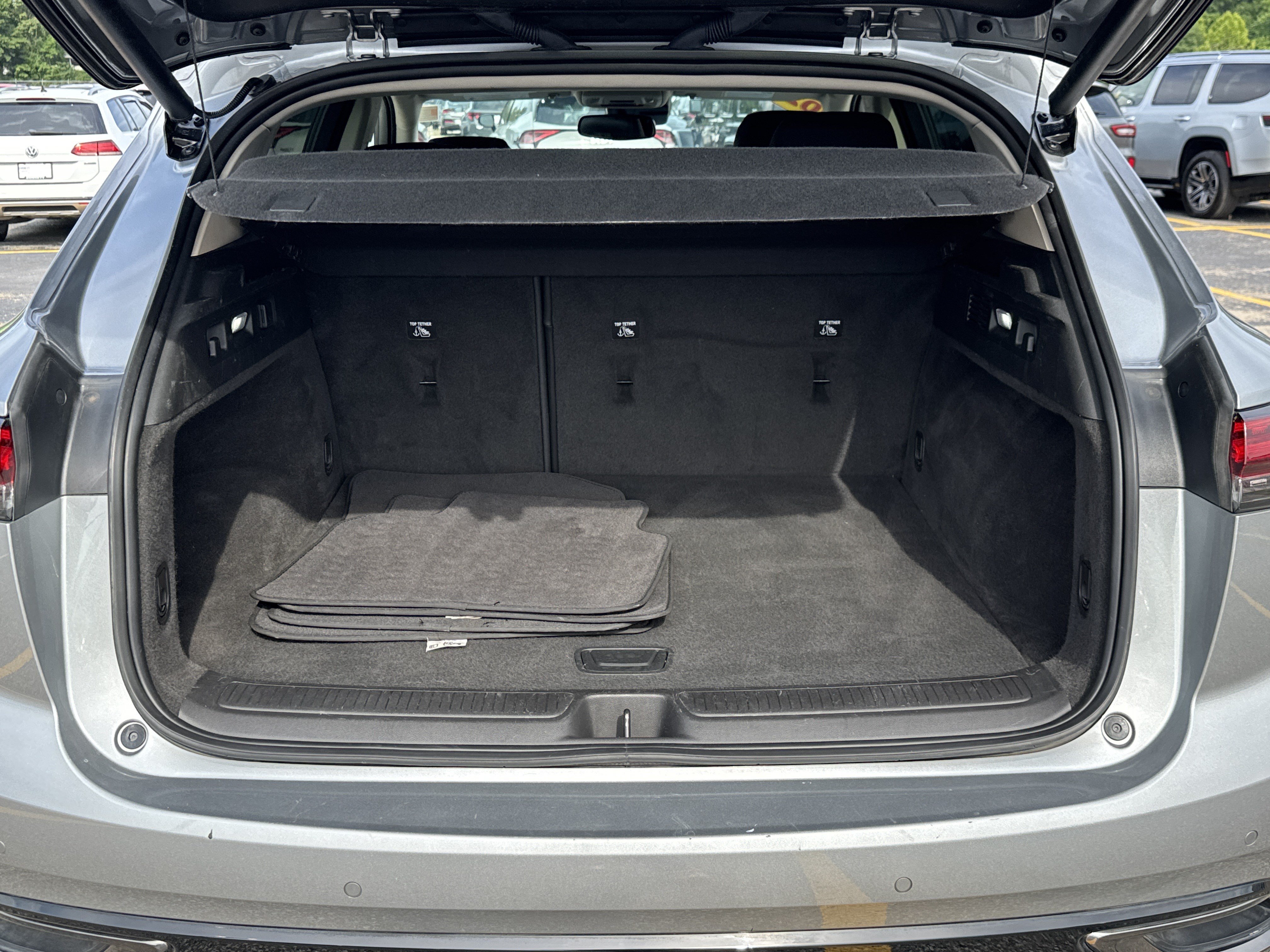 Used 2023 Buick Envision Essence w/ Sport Touring Package FWD image 8