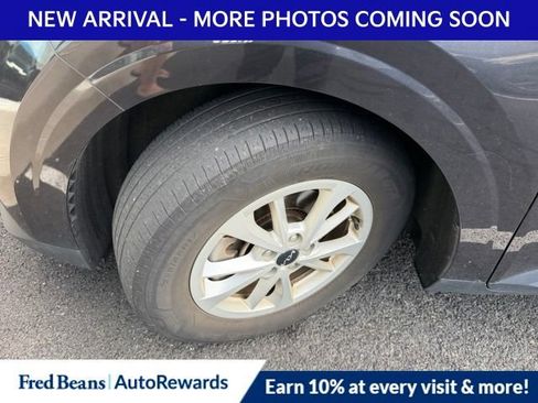 Used 2024 Kia Carnival LX FWD image 4