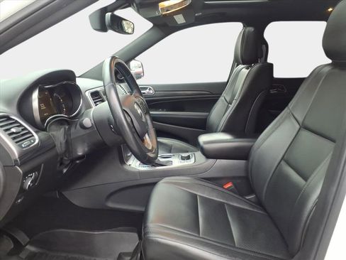 Used 2019 Jeep Grand Cherokee Laredo image 9