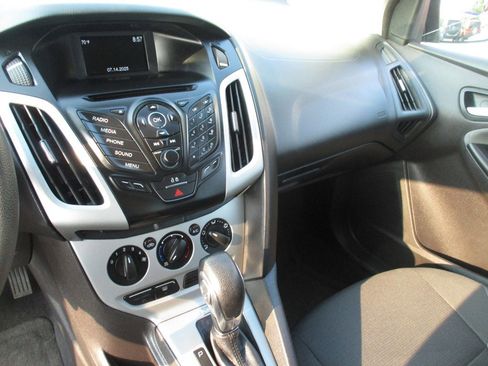 Used 2014 Ford Focus SE image 11
