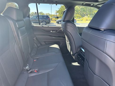 Used 2025 Lexus LX 600 4WD w/ Premium Package image 28