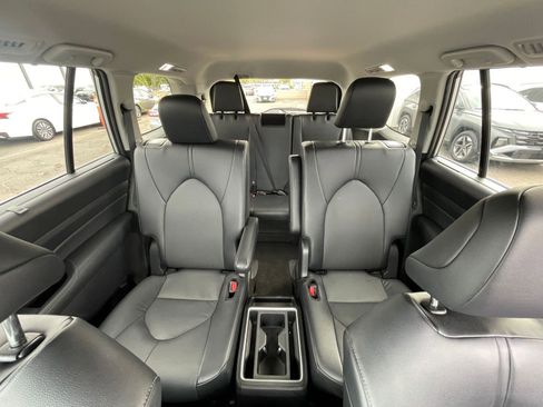 Used 2025 Toyota Grand Highlander FWD image 40