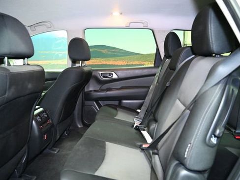 Used 2018 Nissan Pathfinder SV image 49