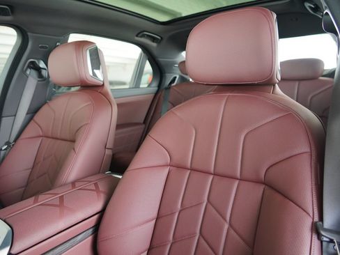 New 2026 BMW 740i w/ Premium Package RWD image 12