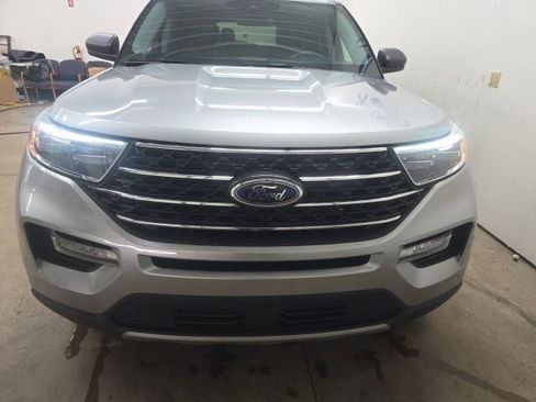 Used 2024 Ford Explorer XLT w/ Equipment Group 202A AWD/4WD image 21