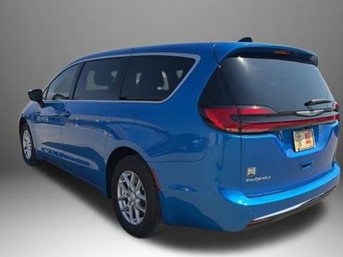 New 2026 Chrysler Pacifica Select image 10