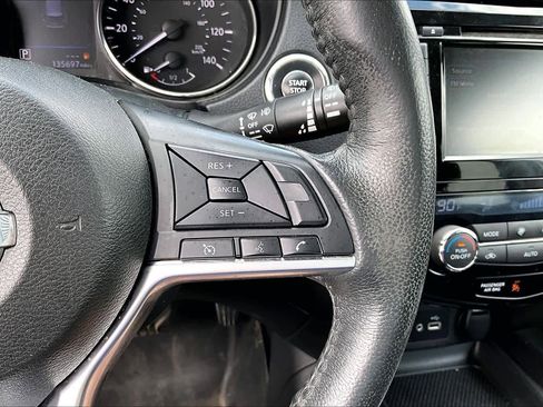 Used 2018 Nissan Rogue SV AWD/4WD image 24