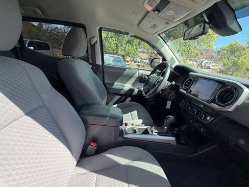 Used 2021 Toyota Tacoma SR5 AWD/4WD image 10