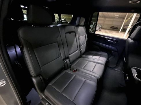 Used 2025 Chevrolet Suburban Z71 AWD/4WD image 25