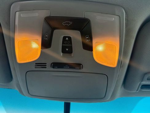 Used 2015 Toyota Sienna SE Premium image 31