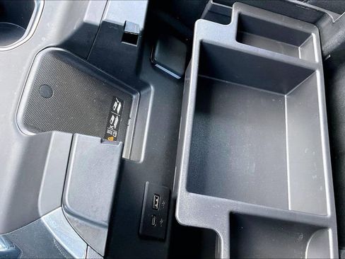 Used 2025 GMC Sierra 1500 Elevation image 24