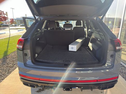 New 2026 Volkswagen Atlas Cross Sport SEL R-Line image 15