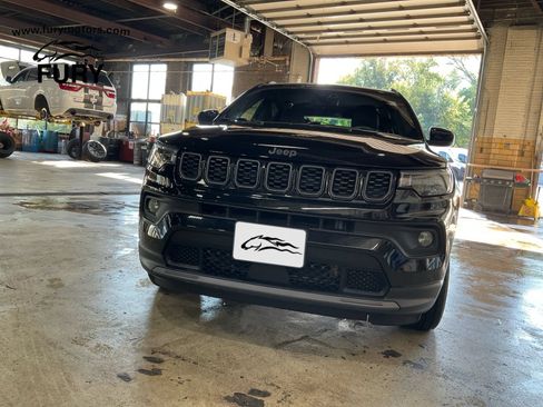 Used 2025 Jeep Compass Latitude w/ Altitude Special Edition AWD/4WD image 33