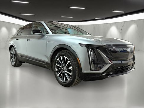 New 2026 Cadillac Lyriq Sport image 7